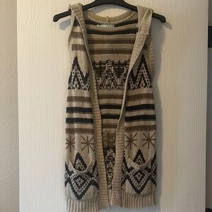 Maurices Beige and Black Patterned Women's Cardigan Vest